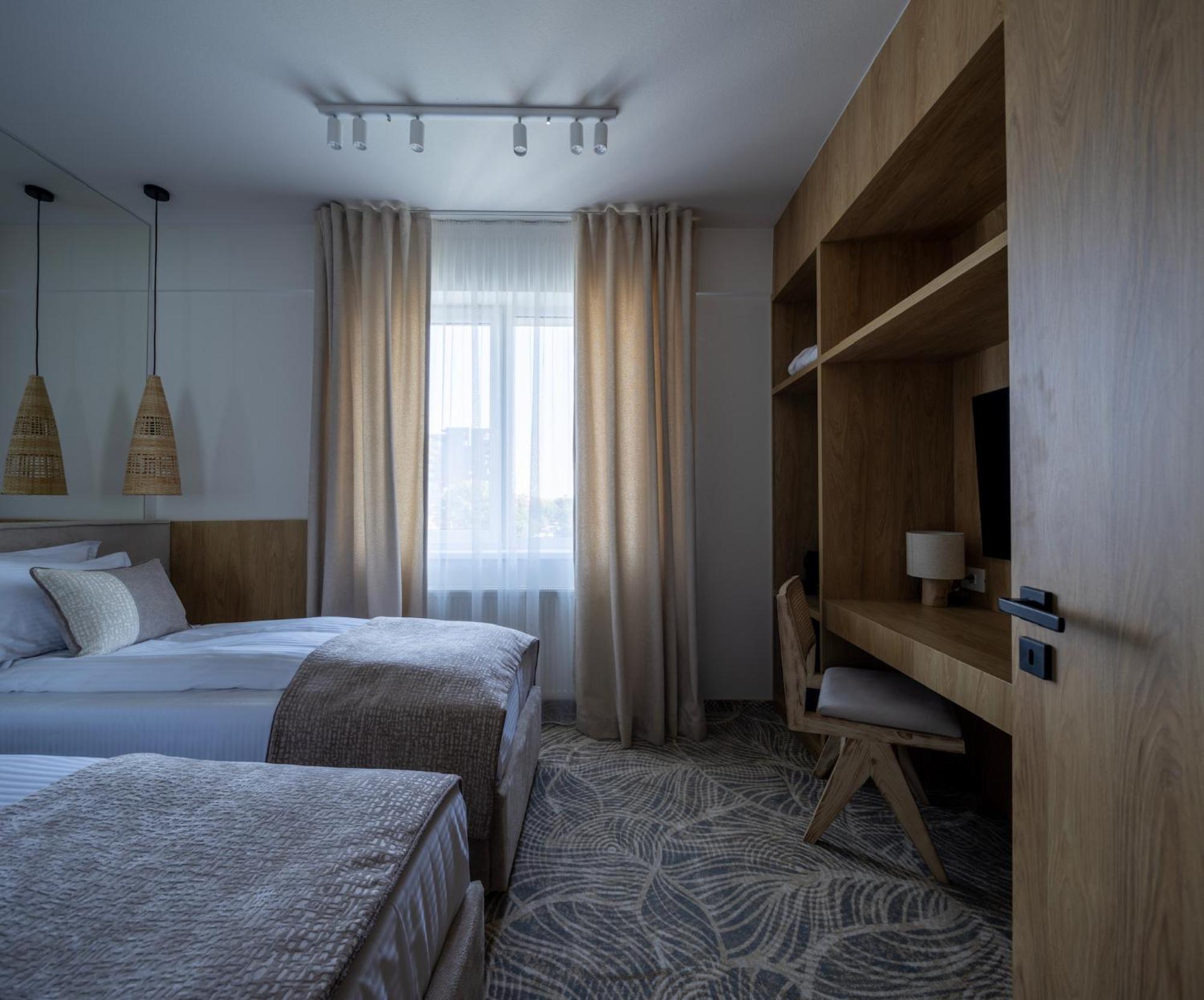 Hotel Serenity Тимишоара Экстерьер фото